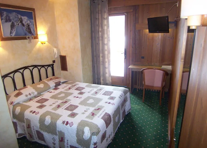 Les Bernards Hotel