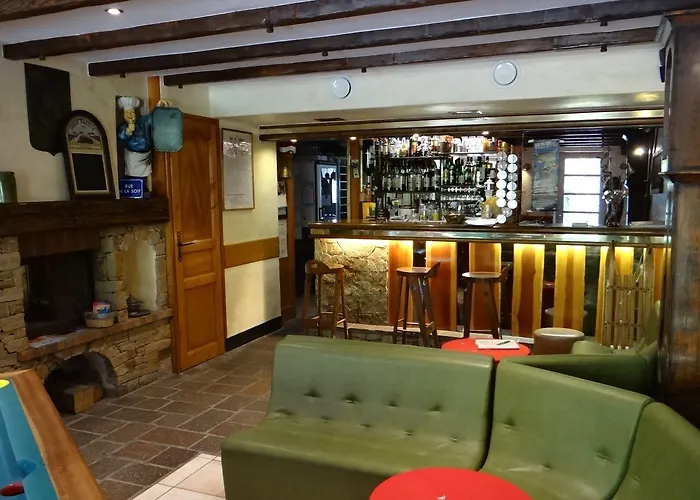 Les Bernards Hotel