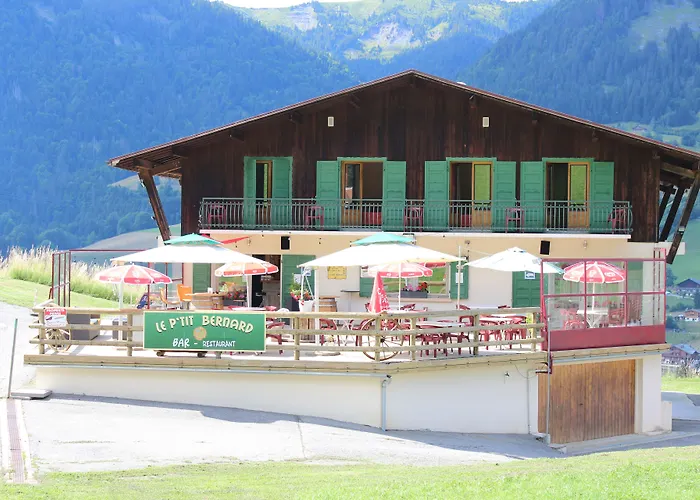 Les Bernards Hotel
